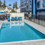 Hampton Inn & Suites Bakersfield Central