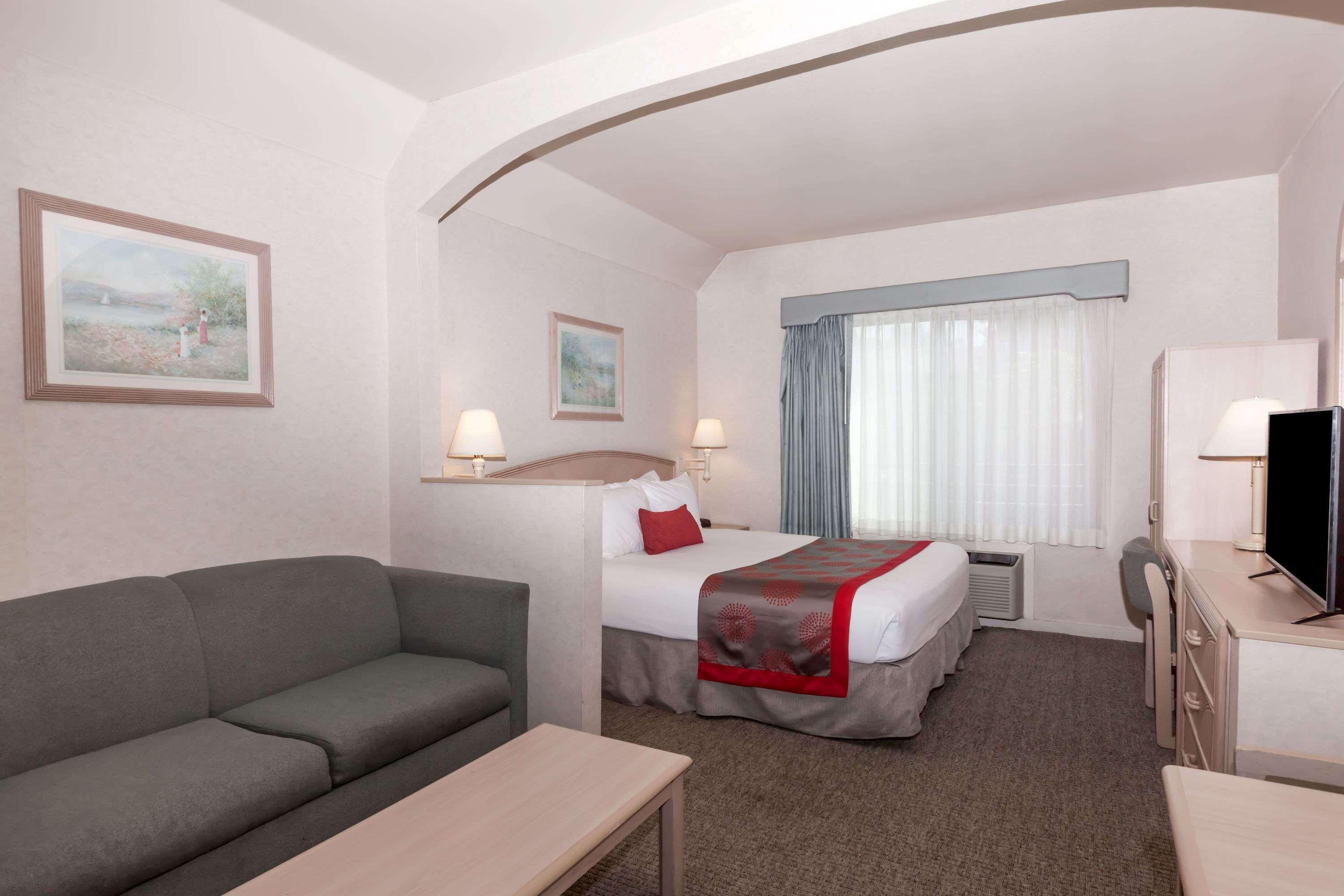 Hotel Ramada By Wyndham 2*