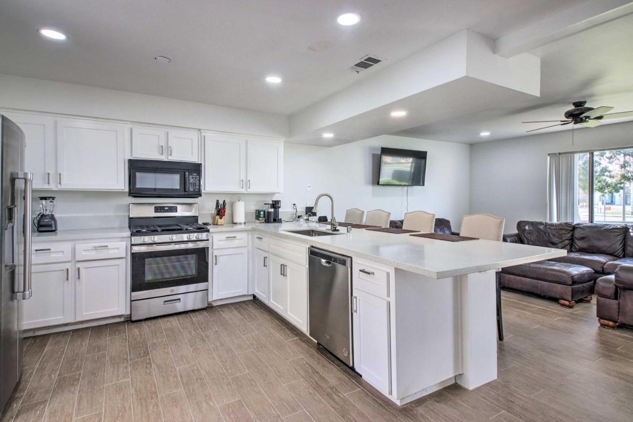 Central Townhome With Private Patio *