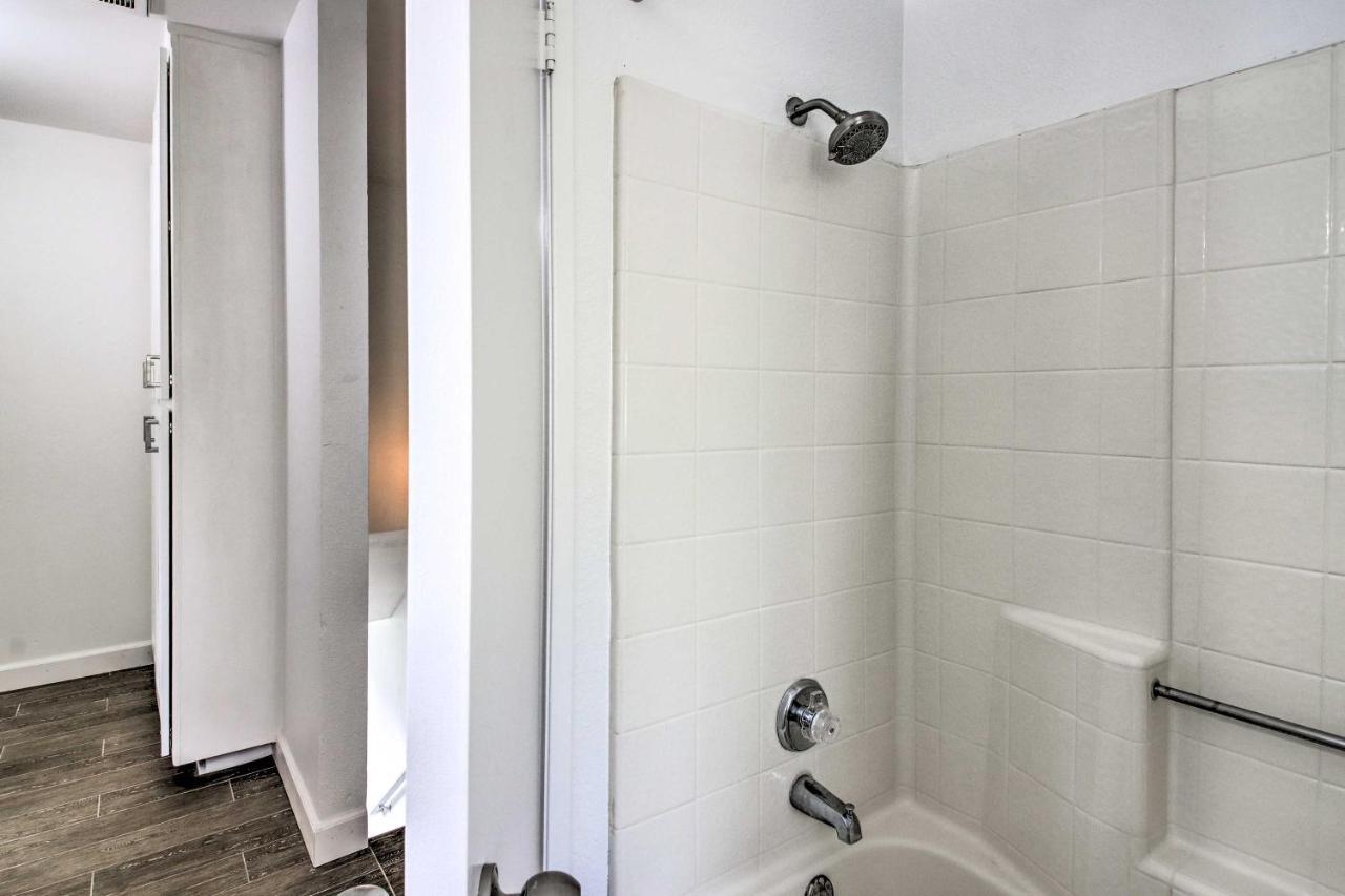 Central Townhome With Private Patio Holiday home *