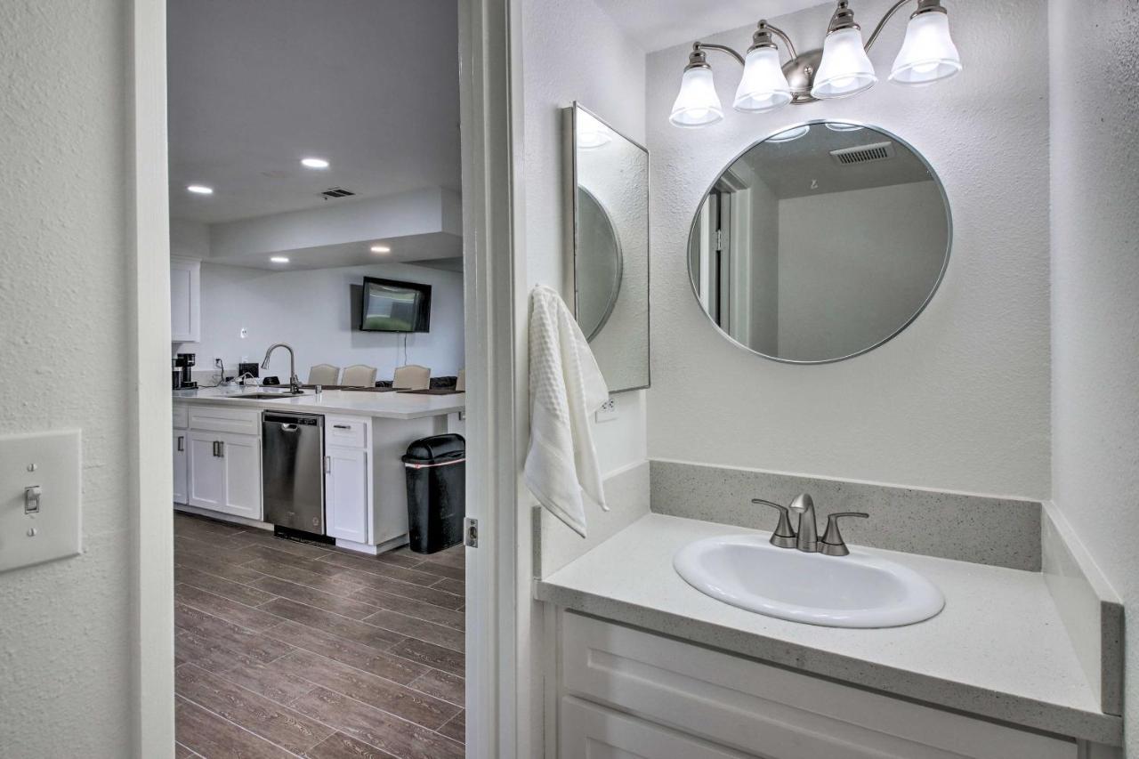 Holiday home Central Townhome With Private Patio