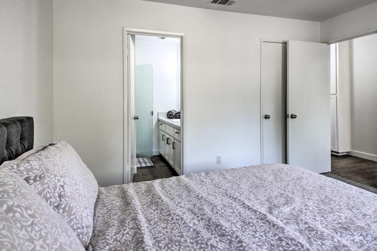Central Townhome With Private Patio Holiday home