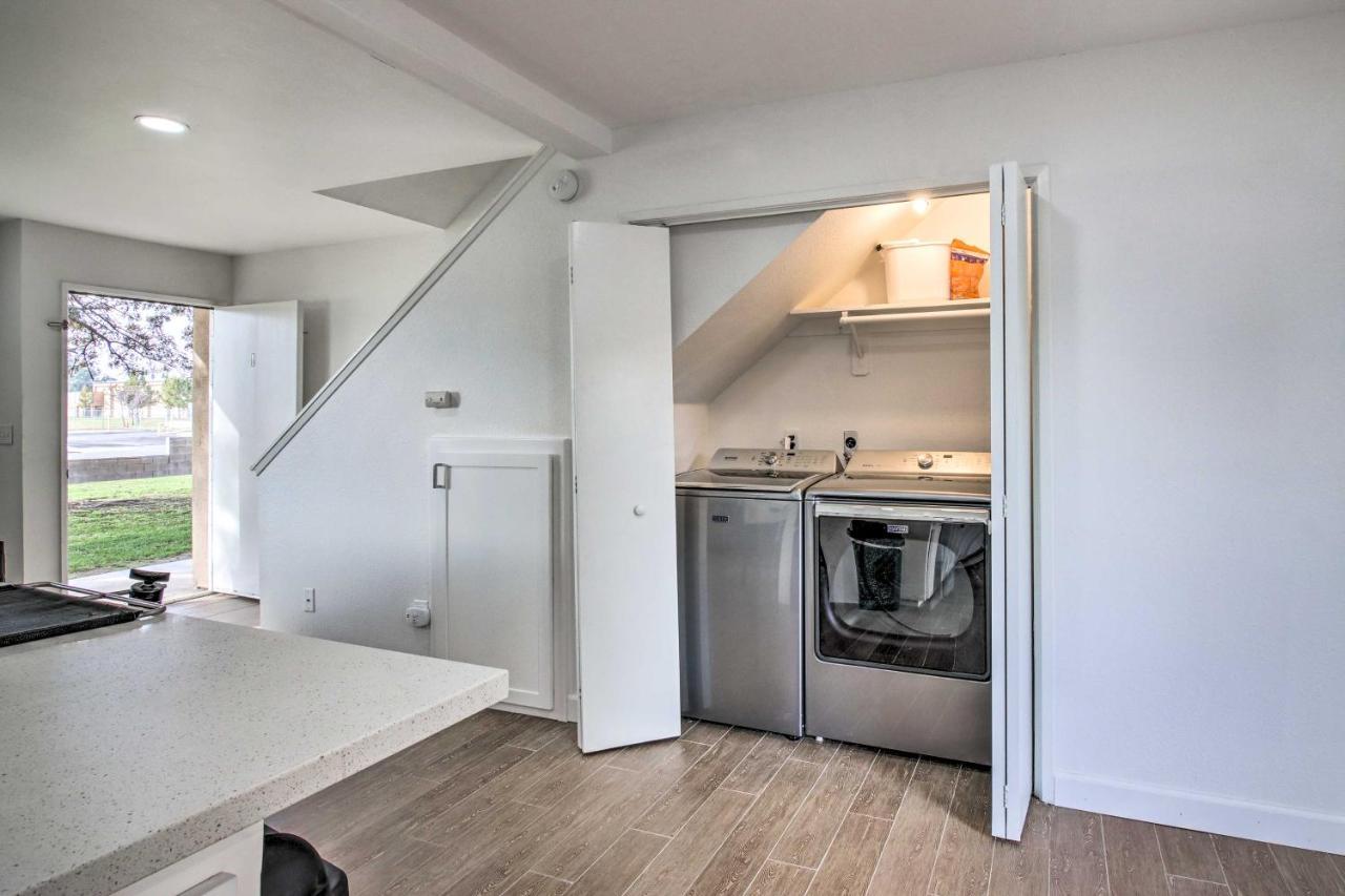 Central Townhome With Private Patio Holiday home