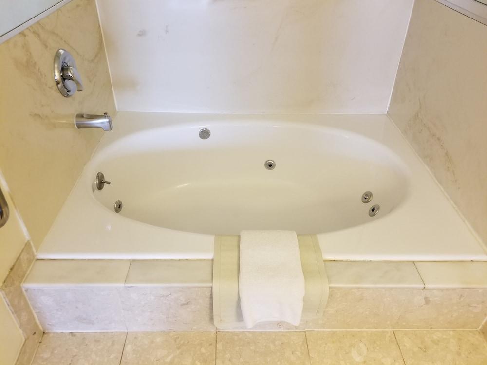 Hotel Ramada By Wyndham 2*