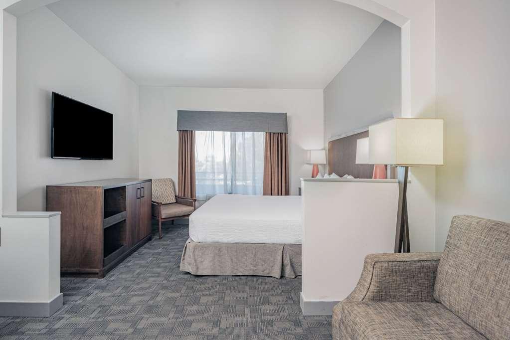 Ramada By Wyndham Bakersfield