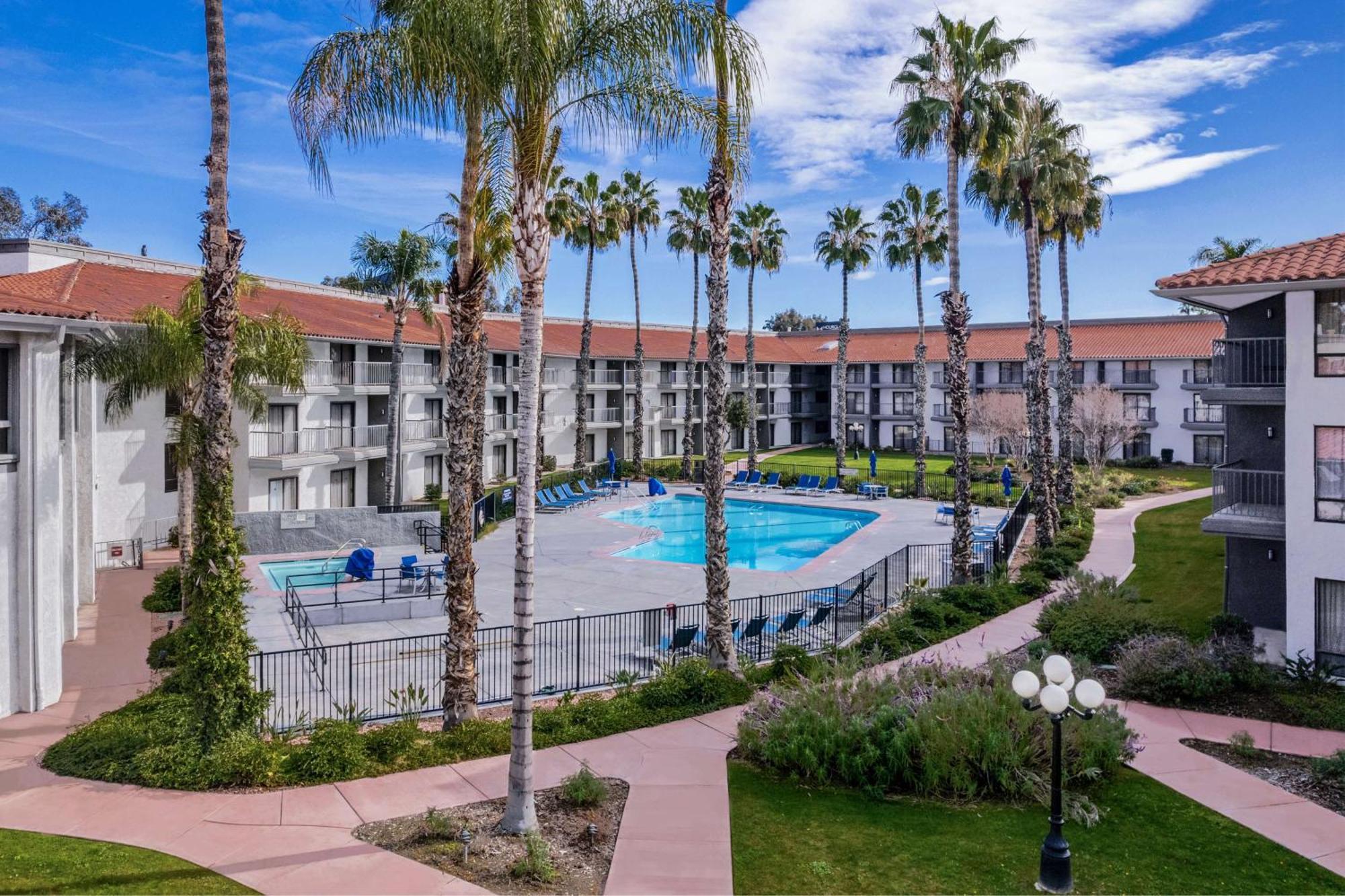 Doubletree By Hilton Bakersfield