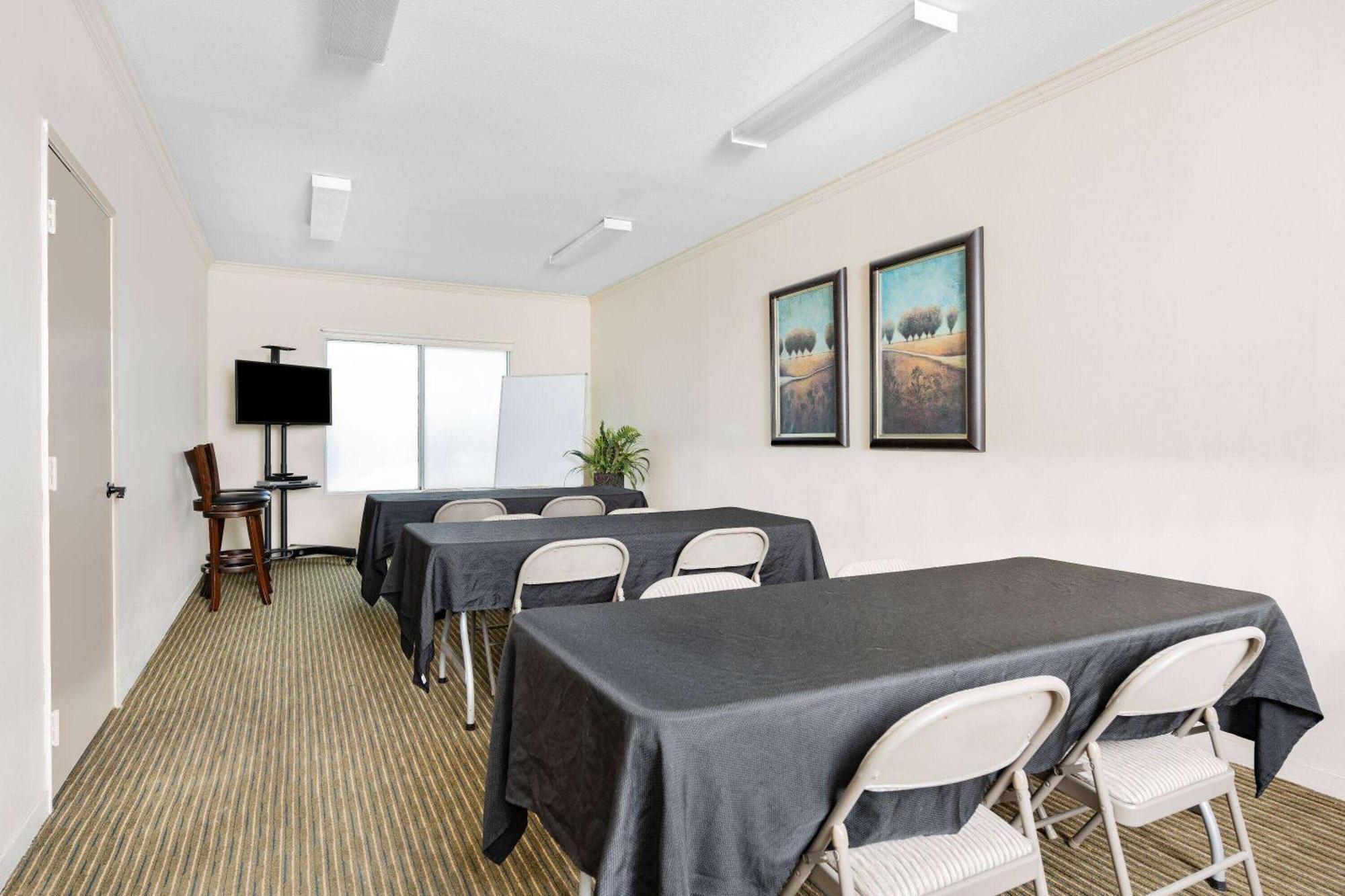 Ramada By Wyndham 2* Bakersfield