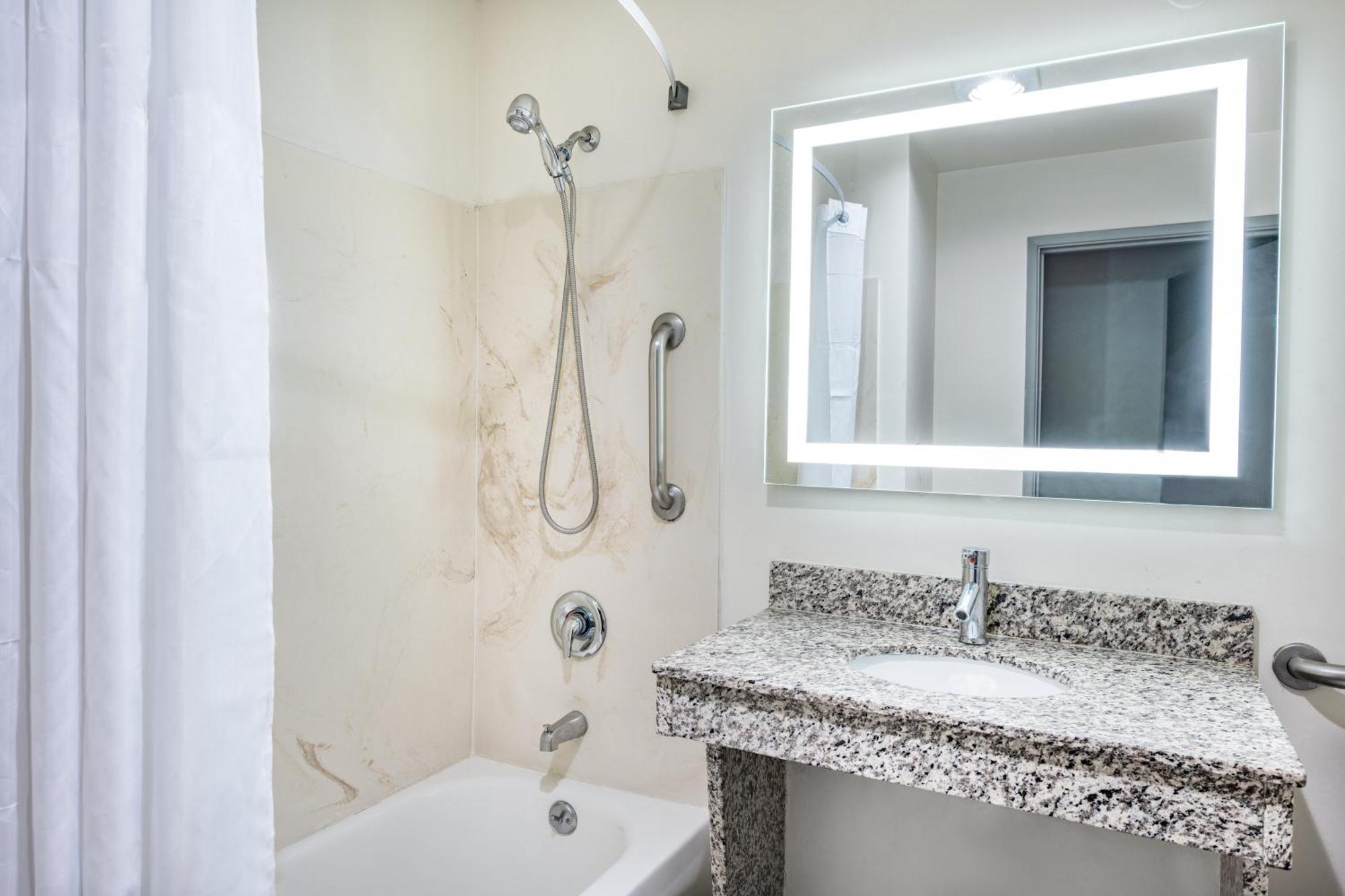 Ramada By Wyndham Hotel 2*