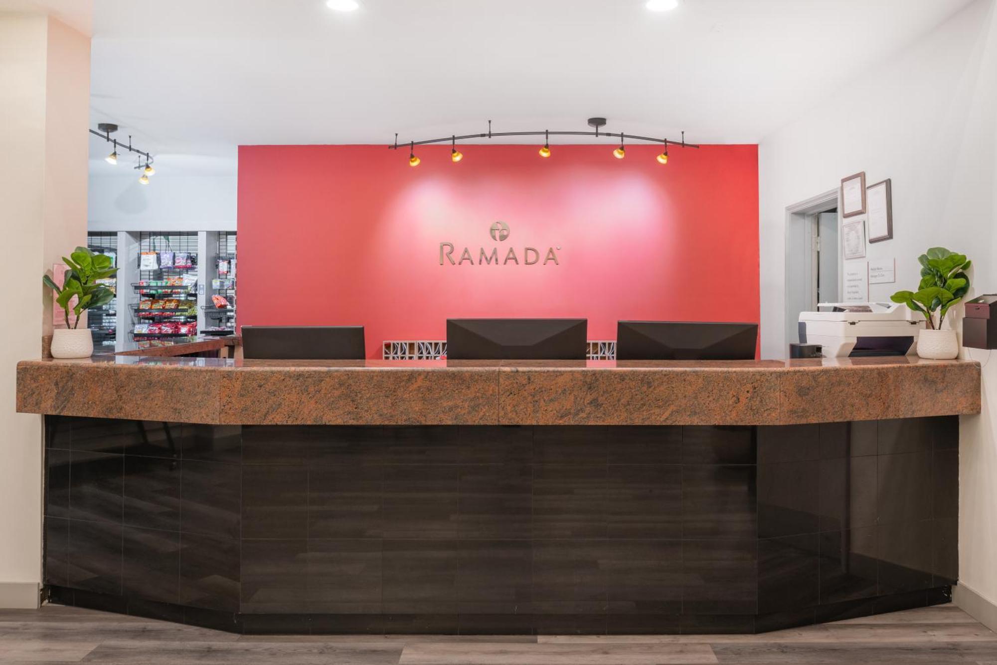 Ramada By Wyndham Bakersfield