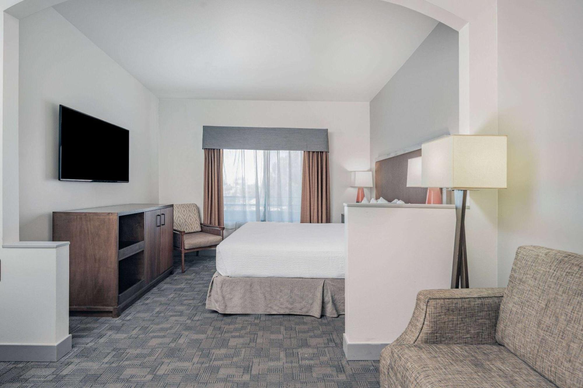 Ramada By Wyndham 2* Bakersfield