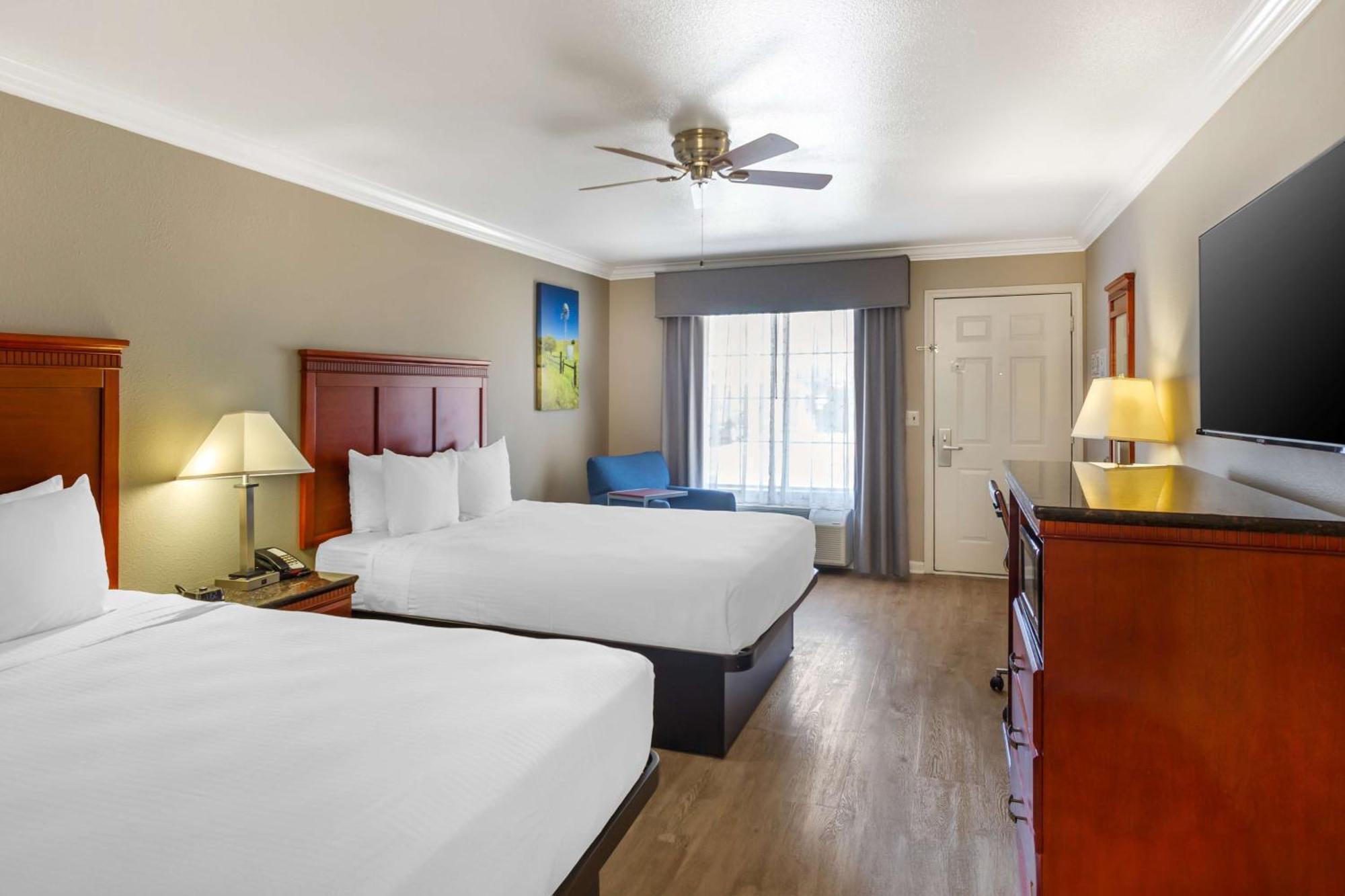 Western Heritage Inn 3*