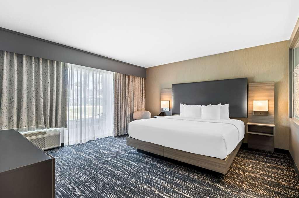 Hourglass Hotel, Ascend Collection Bakersfield