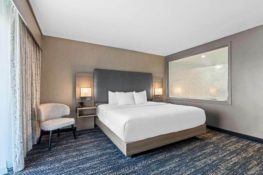 Hourglass Hotel, Ascend Collection * Bakersfield
