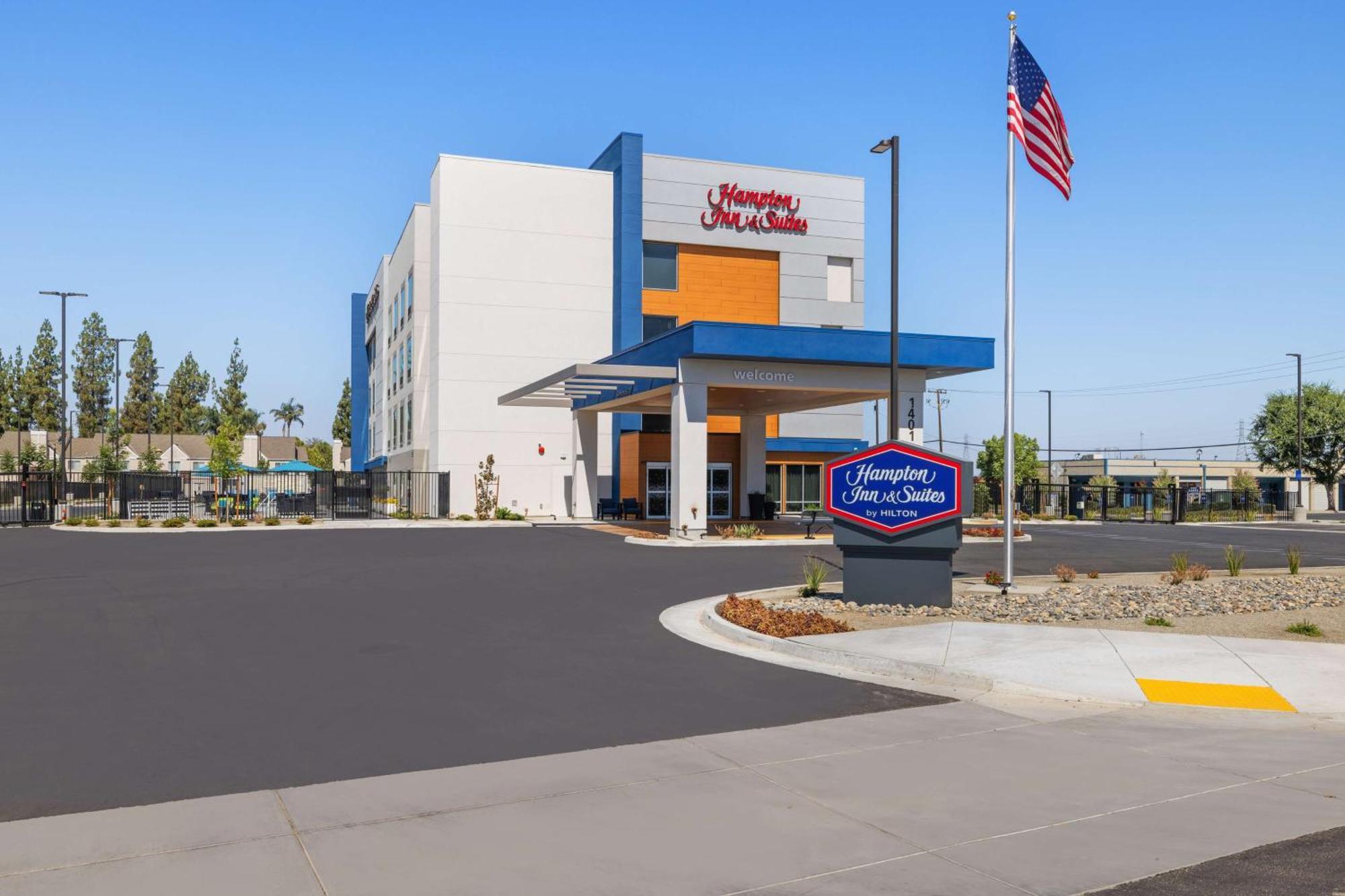 Hotel Hampton & Bakersfield