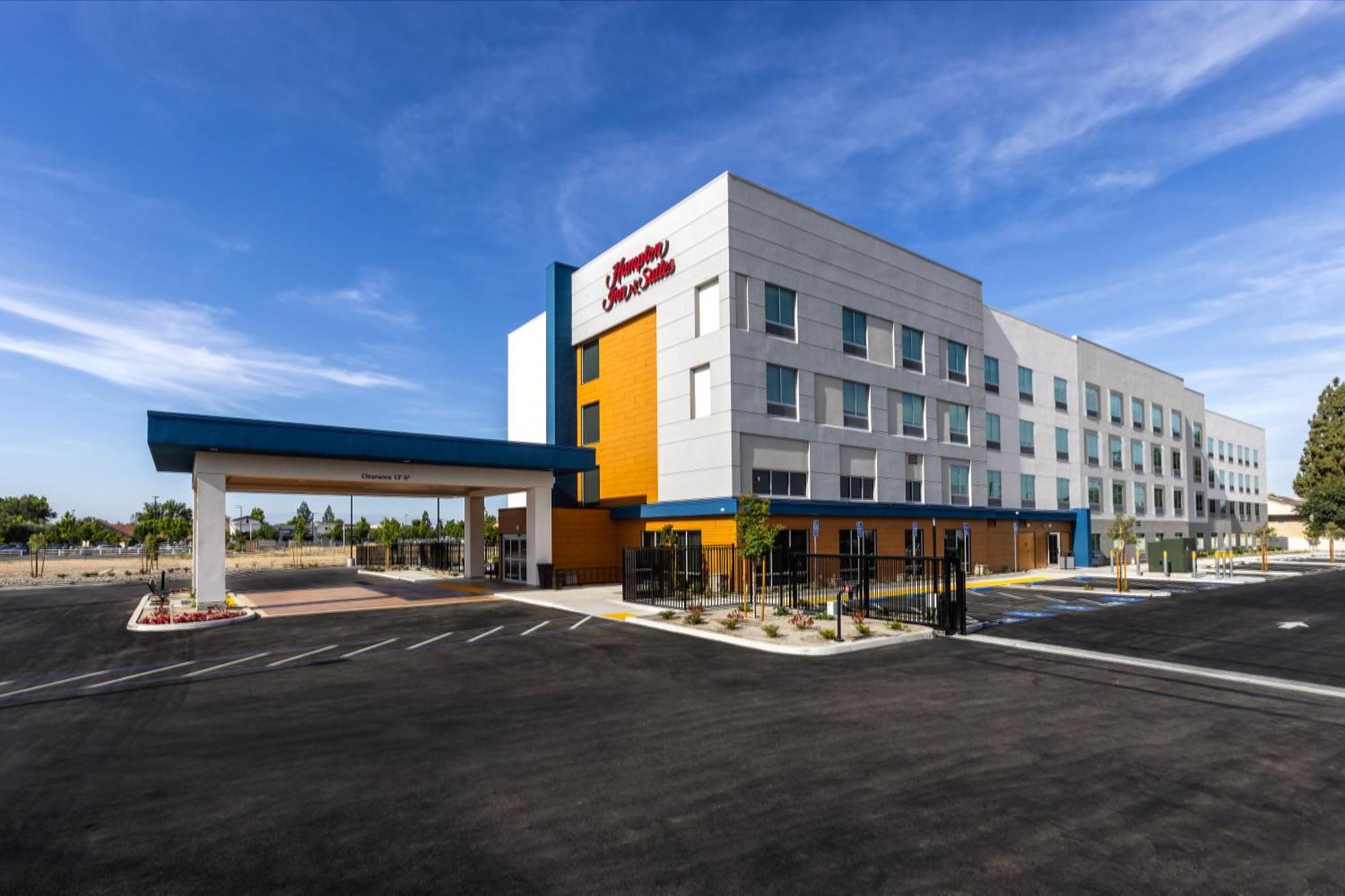 Hampton & Hotel