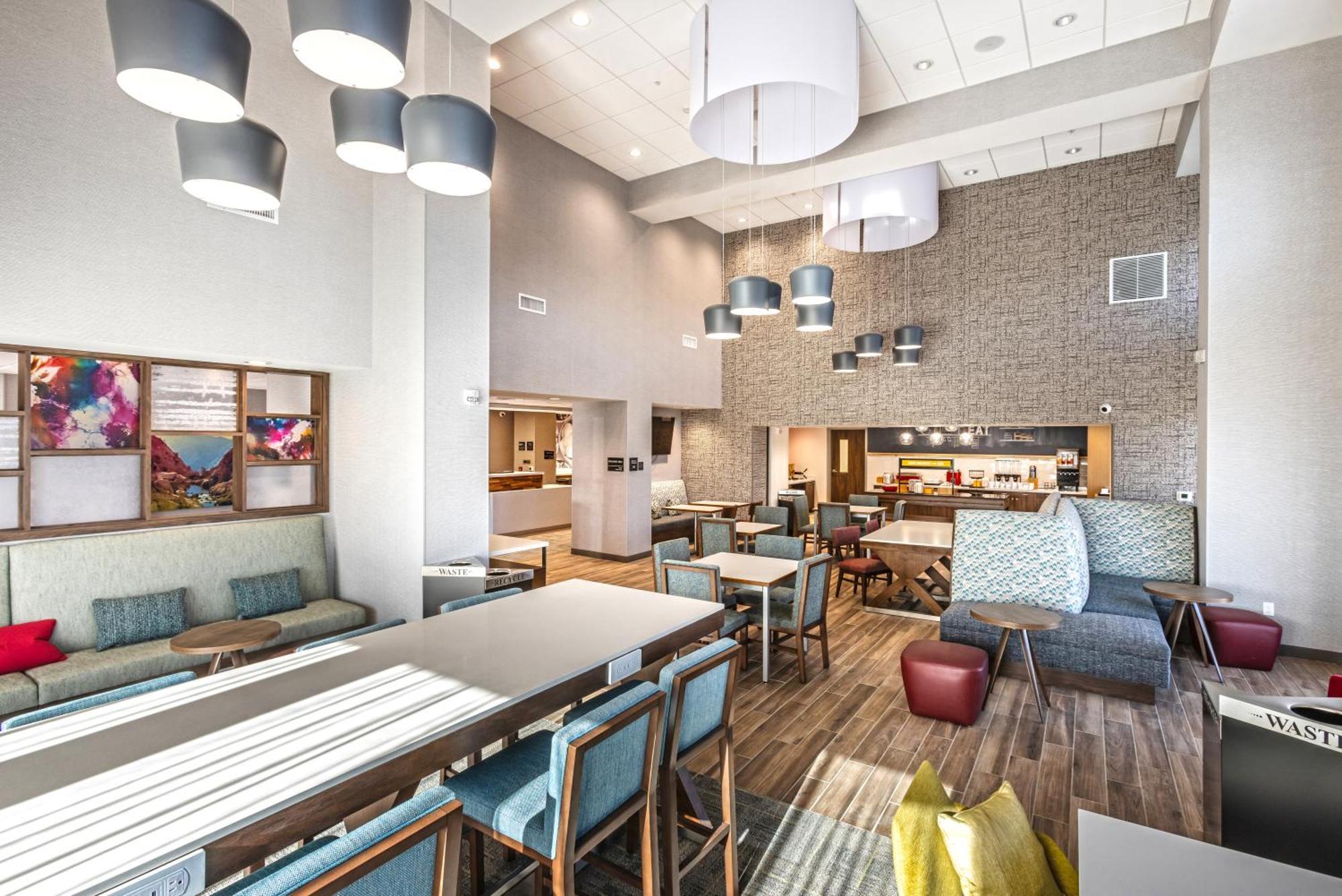 Hotel Hampton &