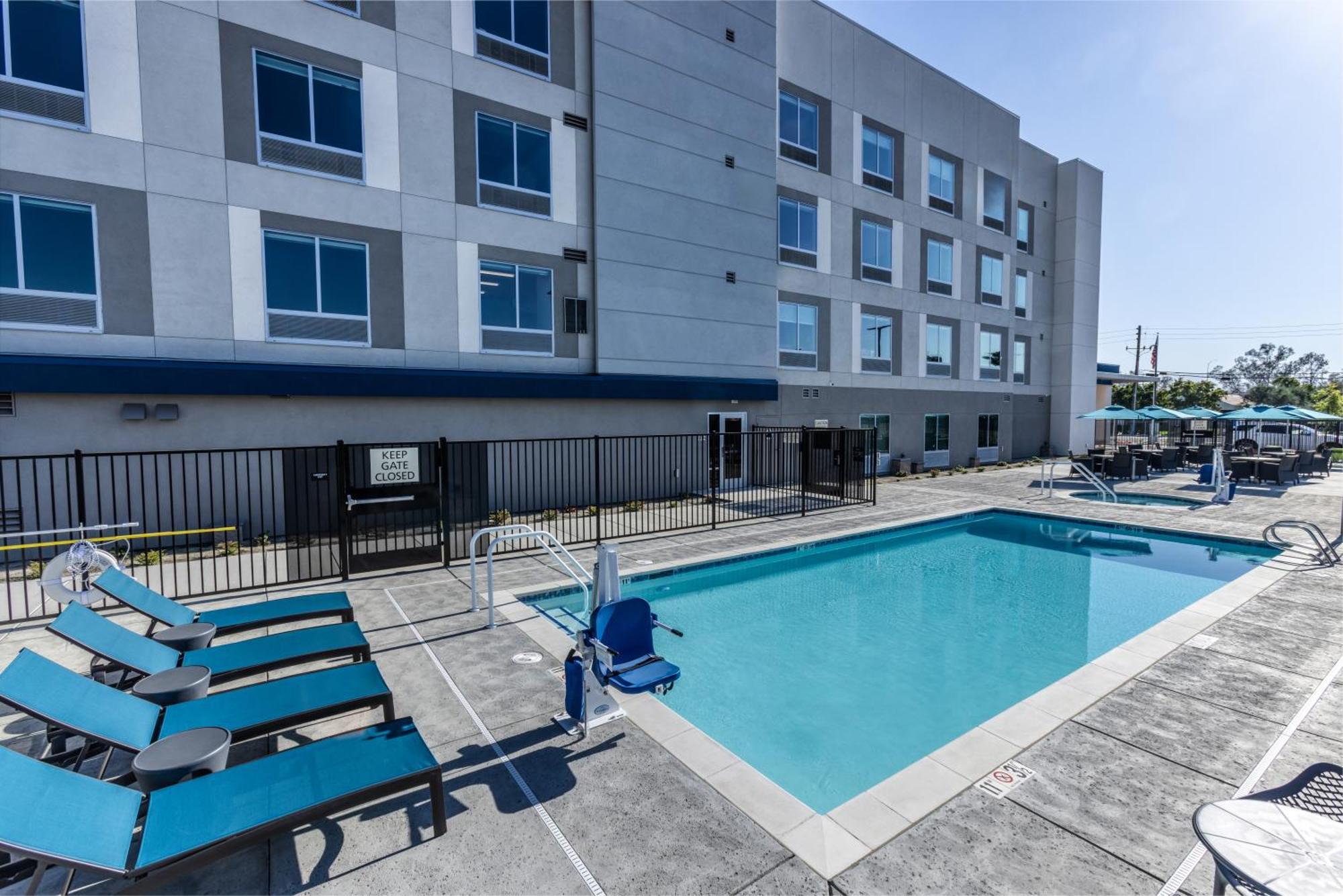 Hampton & Hotel Bakersfield