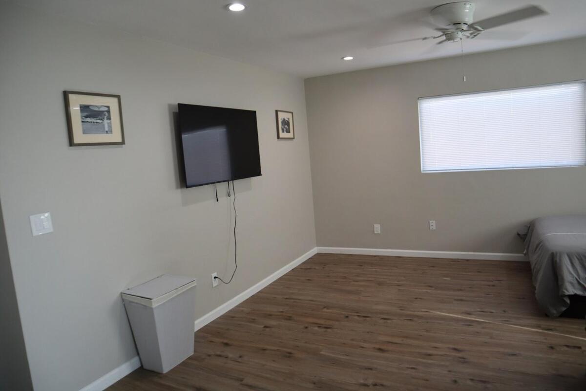 Stress-free, Get Away With 3 Bedroom And Pool Holiday home Bakersfield