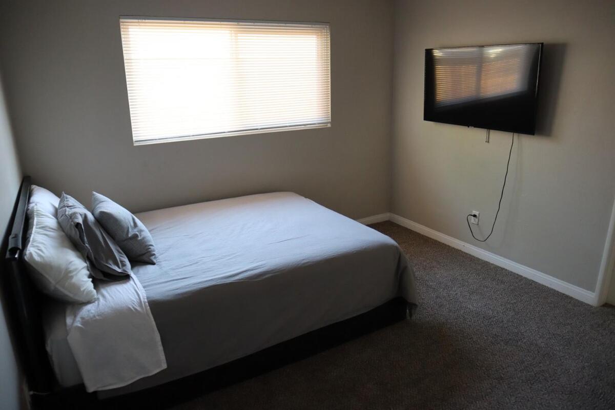 Stress-free, Get Away With 3 Bedroom And Pool Holiday home Bakersfield