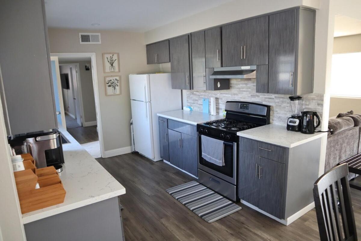 Holiday home Stress-free, Get Away With 3 Bedroom And Pool Bakersfield