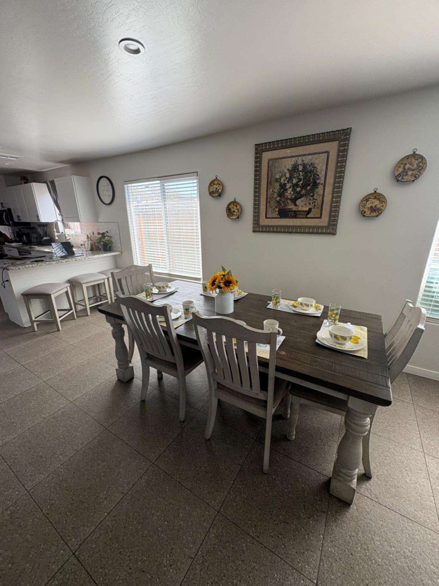 4 Bedroom 6 Bed Spacious And Luxury Bakersfield