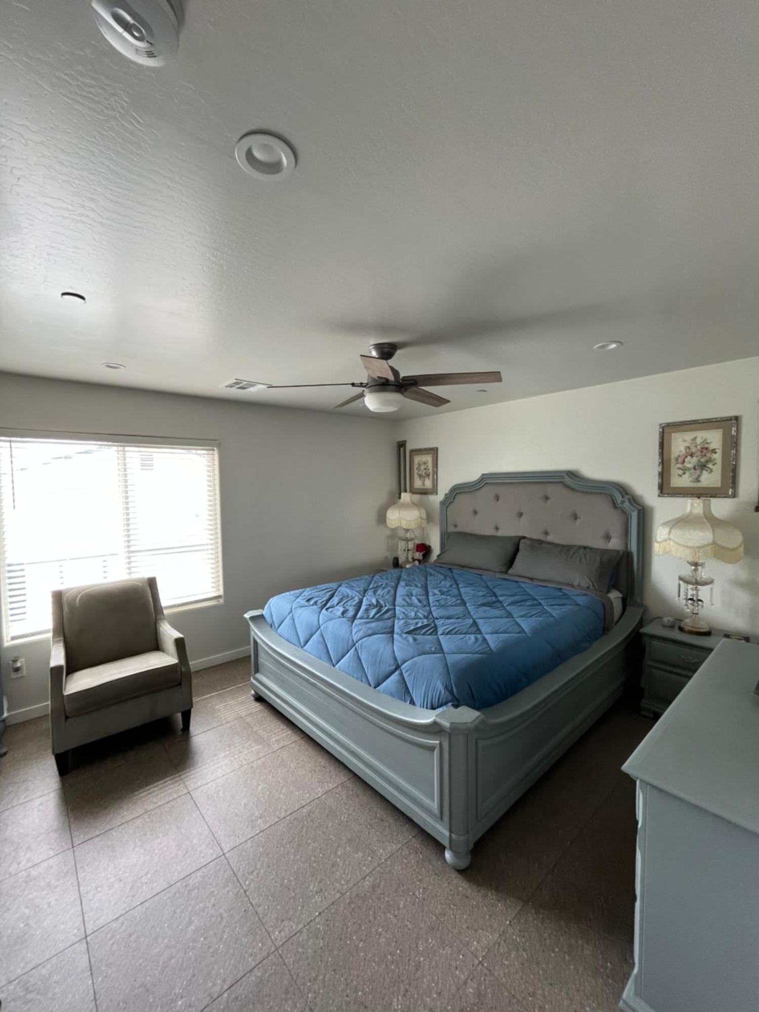 4 Bedroom 6 Bed Spacious And Luxury Bakersfield
