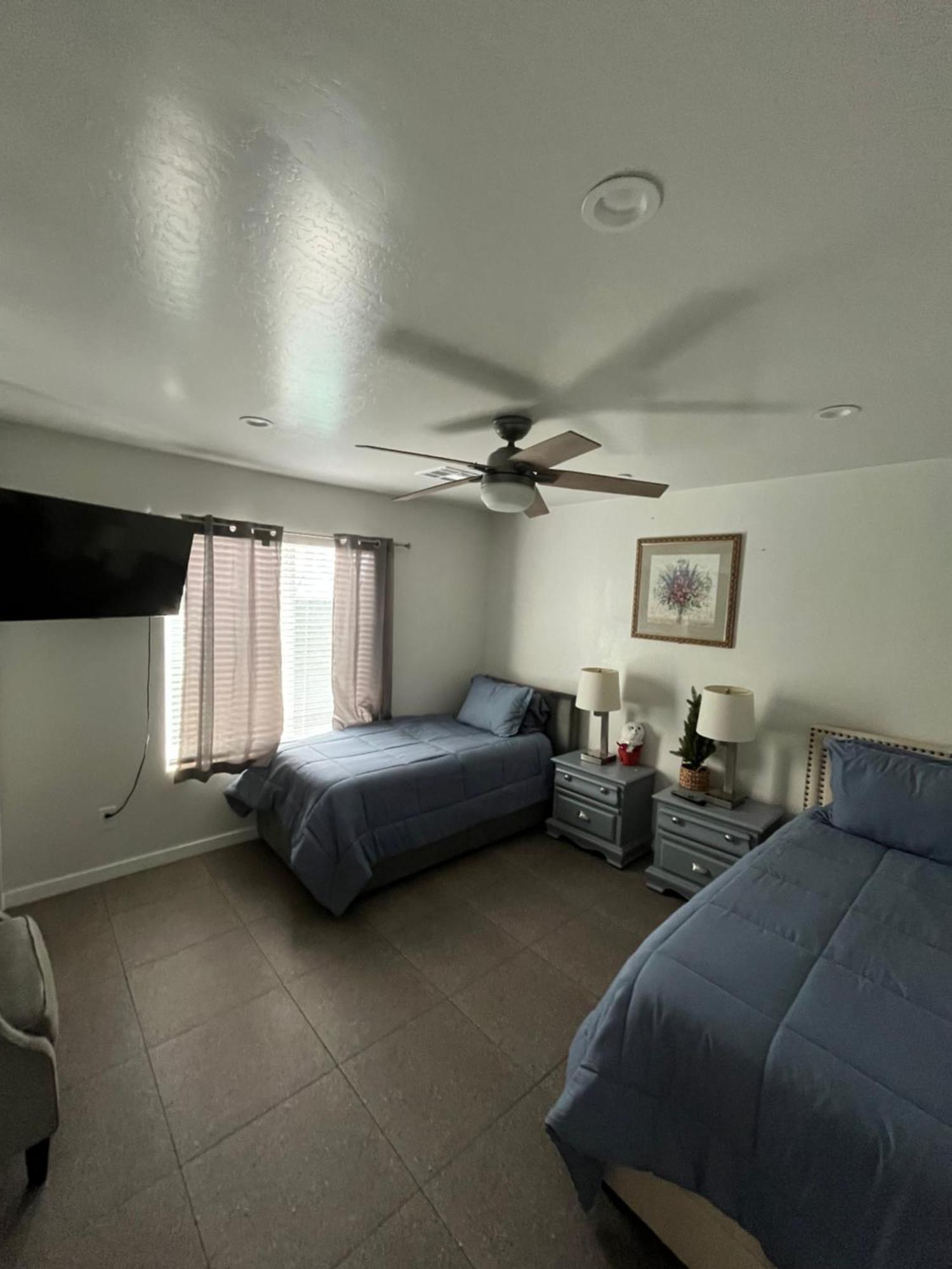 Holiday home 4 Bedroom 6 Bed Spacious And Luxury Bakersfield
