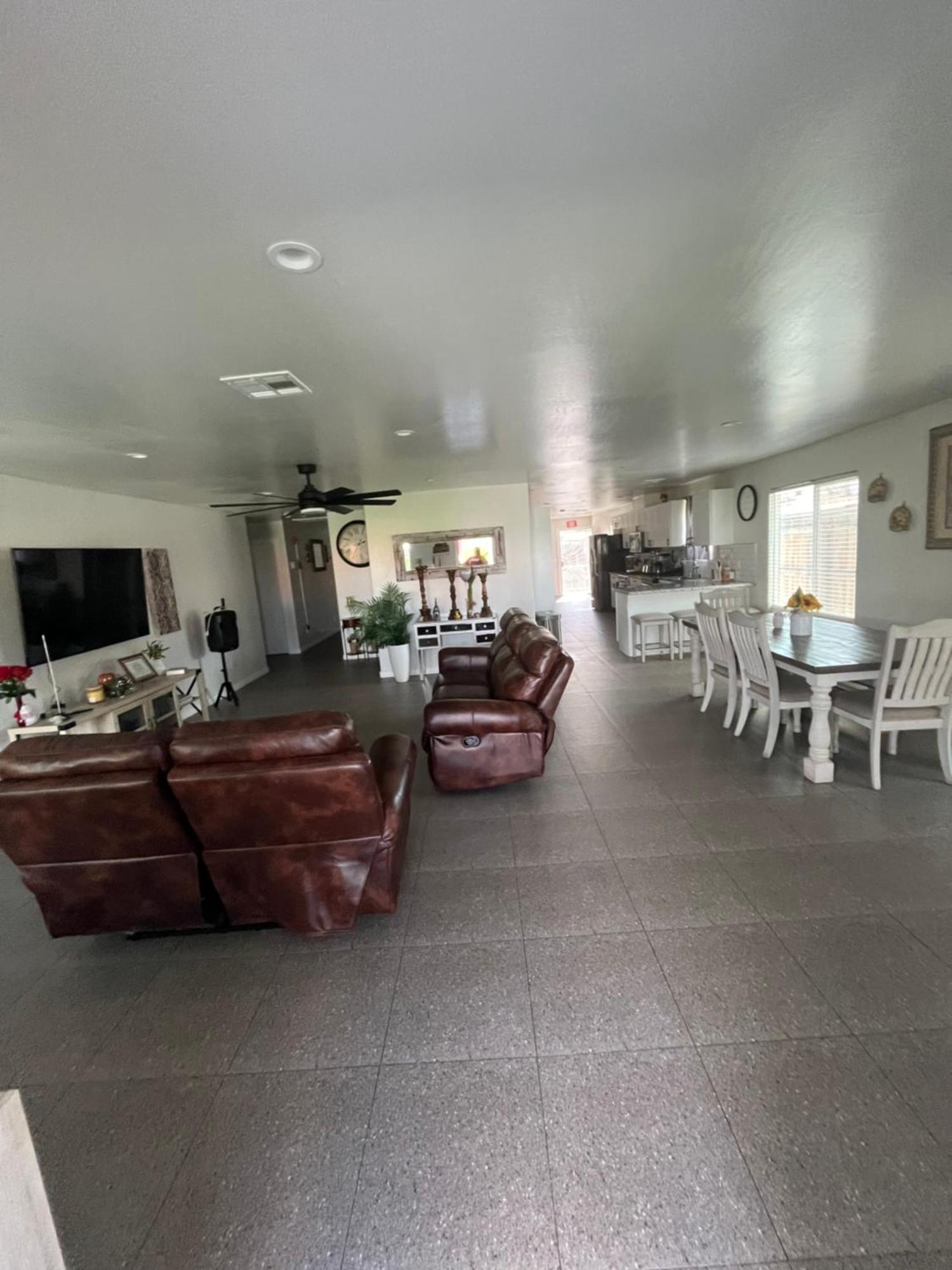 4 Bedroom 6 Bed Spacious And Luxury Holiday home *