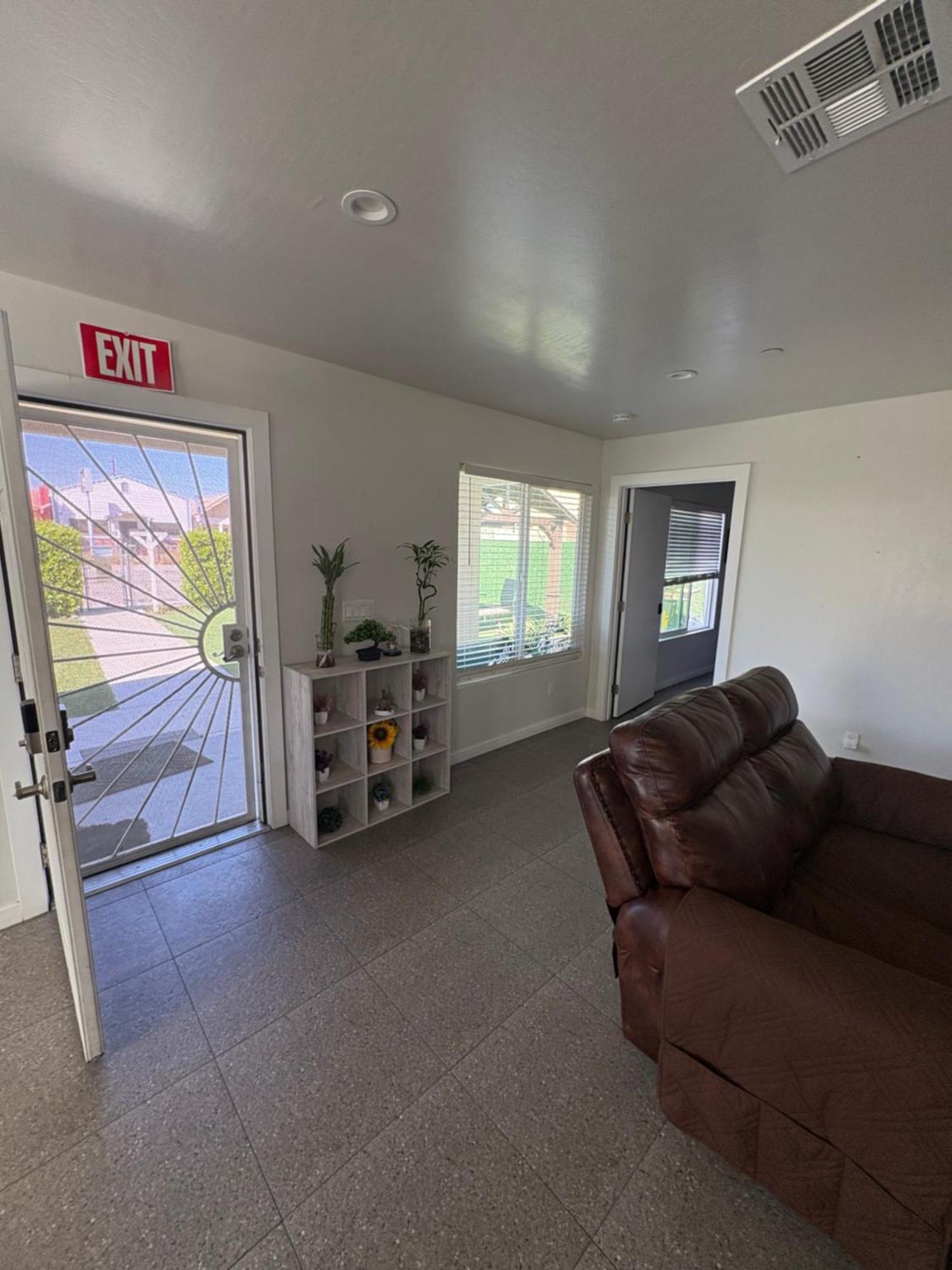 4 Bedroom 6 Bed Spacious And Luxury * Bakersfield