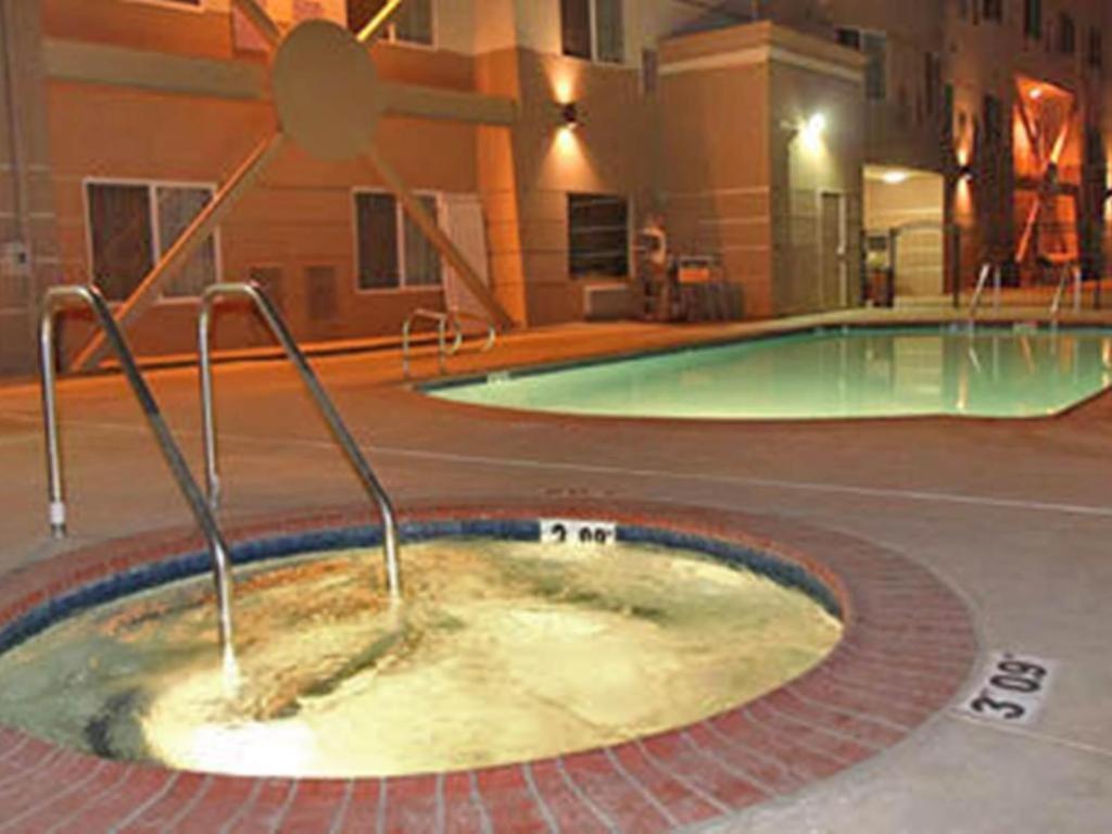 Hotel Express & By Ihg