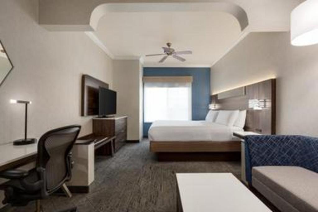 Express & By Ihg Bakersfield