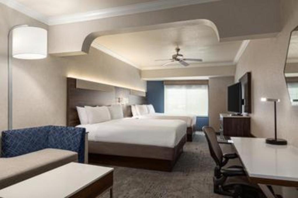 Hotel Express & By Ihg Bakersfield
