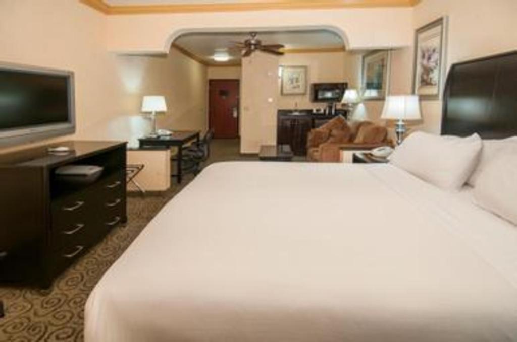 Express & By Ihg