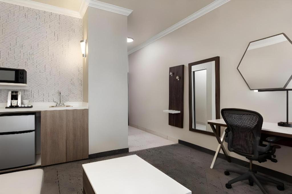 Hotel Express & By Ihg Bakersfield