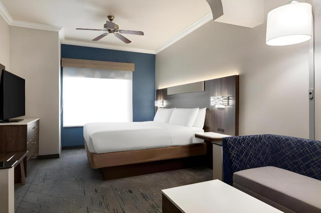 Express & By Ihg