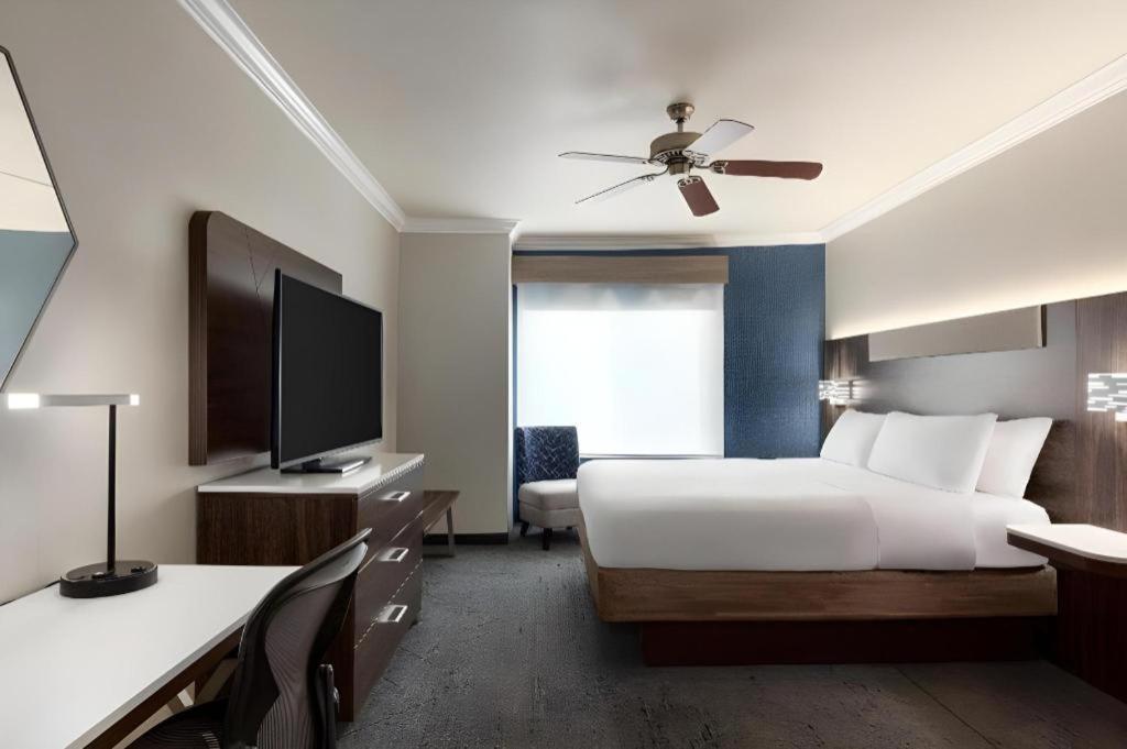 Hotel Express & By Ihg Bakersfield