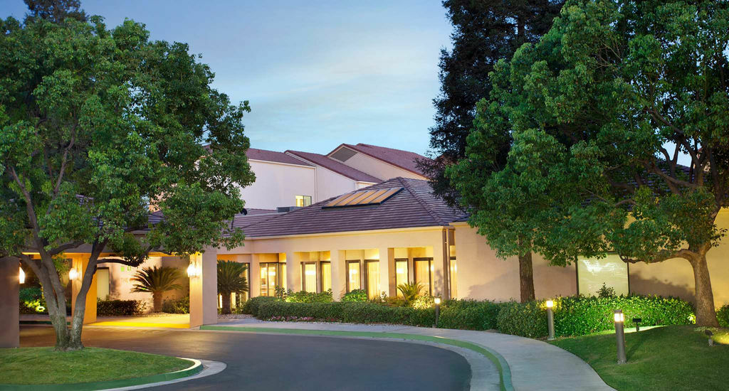 Courtyard By Marriott Hotel