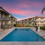 Days-Inn By Wyndham Bakersfield