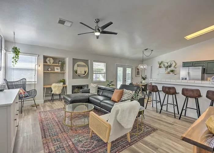Stylish Bakersfield Getaway With Pool Table!