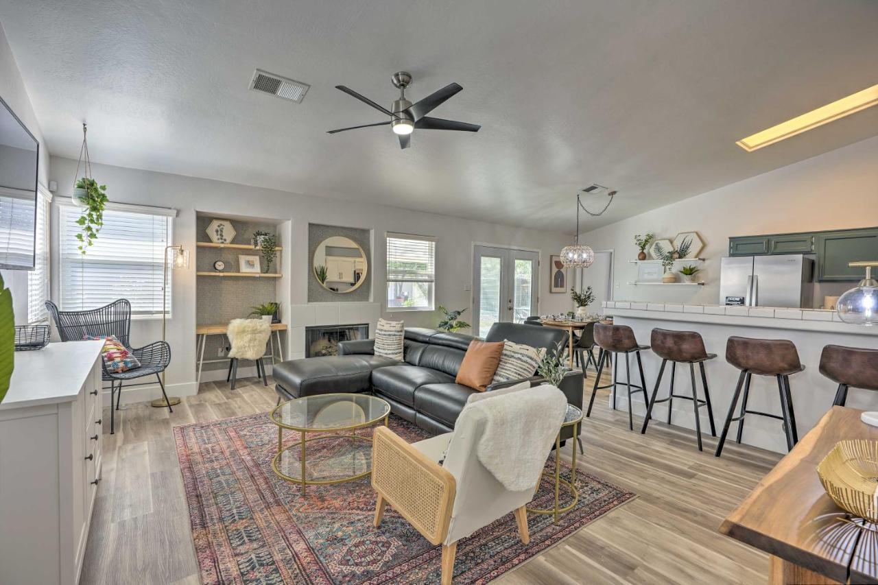 Holiday home Stylish Getaway With Pool Table! Bakersfield