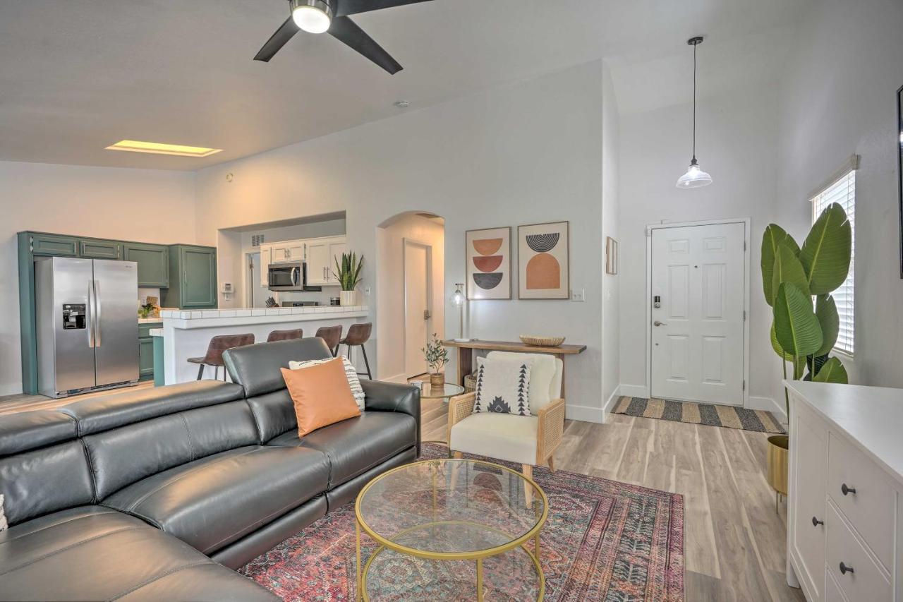 Holiday home Stylish Getaway With Pool Table! Bakersfield