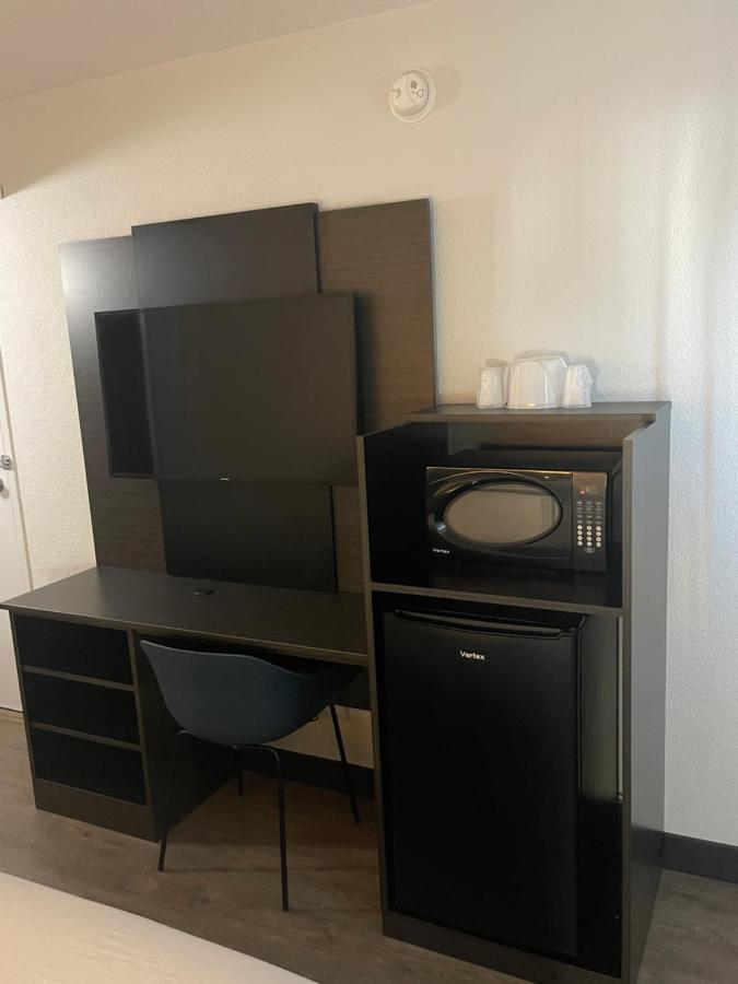 Hotel 6-bakersfield, Ca - South 2*