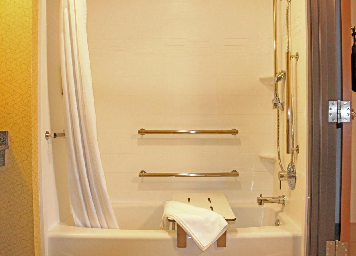 Express & Airport By Ihg Hotel 4*