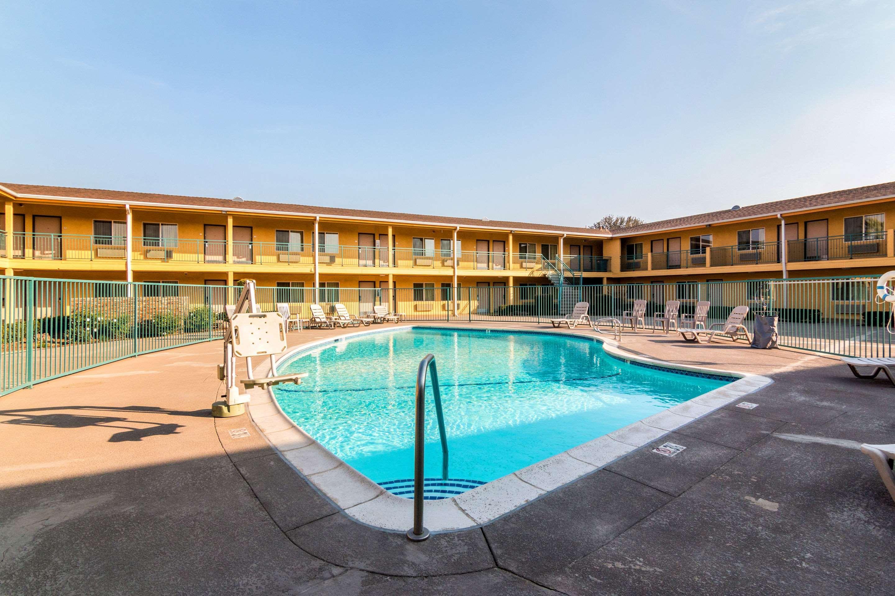 Hotel Quality & Near Downtown Bakersfield