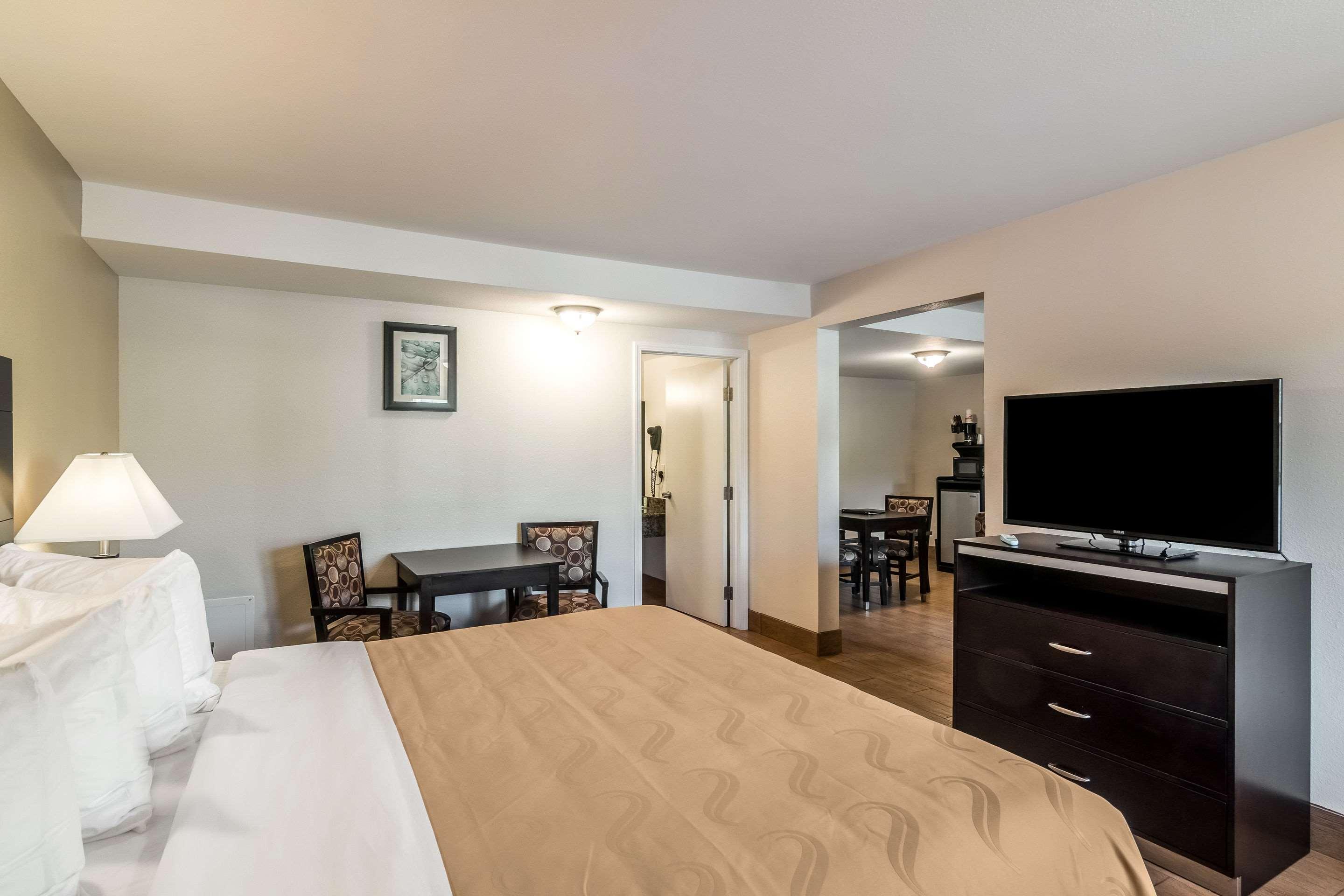 Hotel Quality & Near Downtown Bakersfield