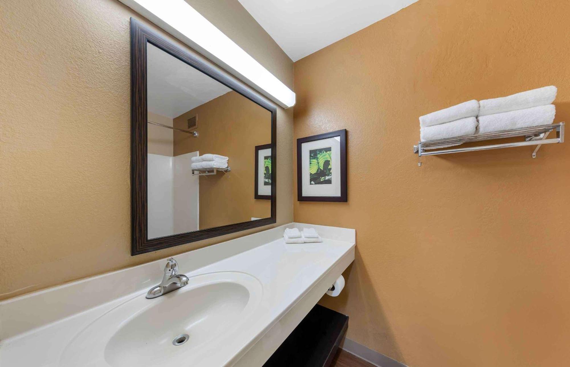 Hotel Extended America - - California Avenue Bakersfield