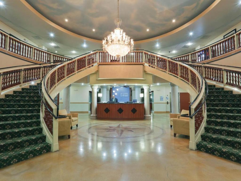 Express & By Ihg 3*