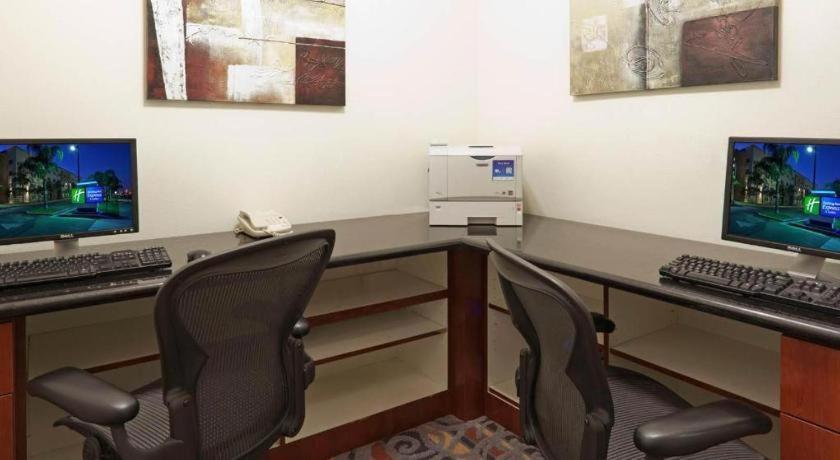 Hotel Express & By Ihg 3*