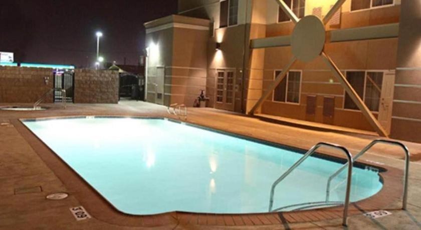 Hotel Express & By Ihg 3*