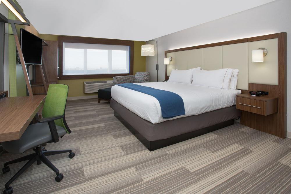 Hotel Express & Airport By Ihg 4*